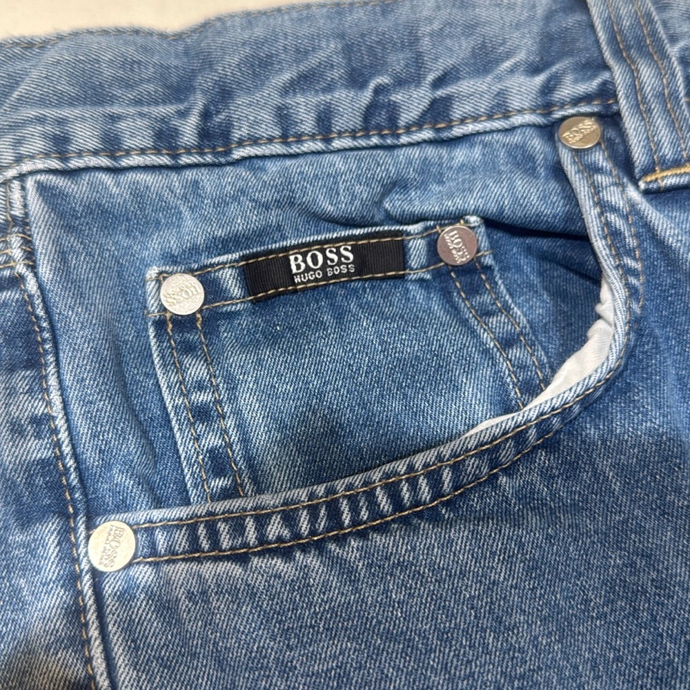 32/34 Hugo Boss Jeans Straight leg Medium Wash Lightweight Soft 100% Cotton